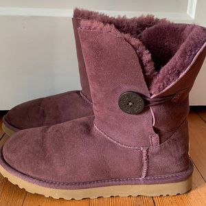 UGG Bailey Button w8